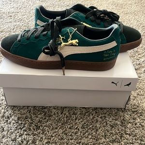Staple G pumas brand new size 9.5 never worn.